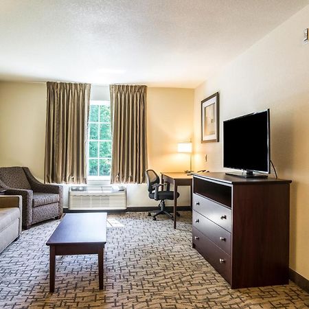 Cobblestone Hotel & Suites - Greenville ภายนอก รูปภาพ