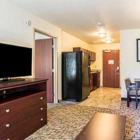 Cobblestone Hotel & Suites - Greenville ภายนอก รูปภาพ