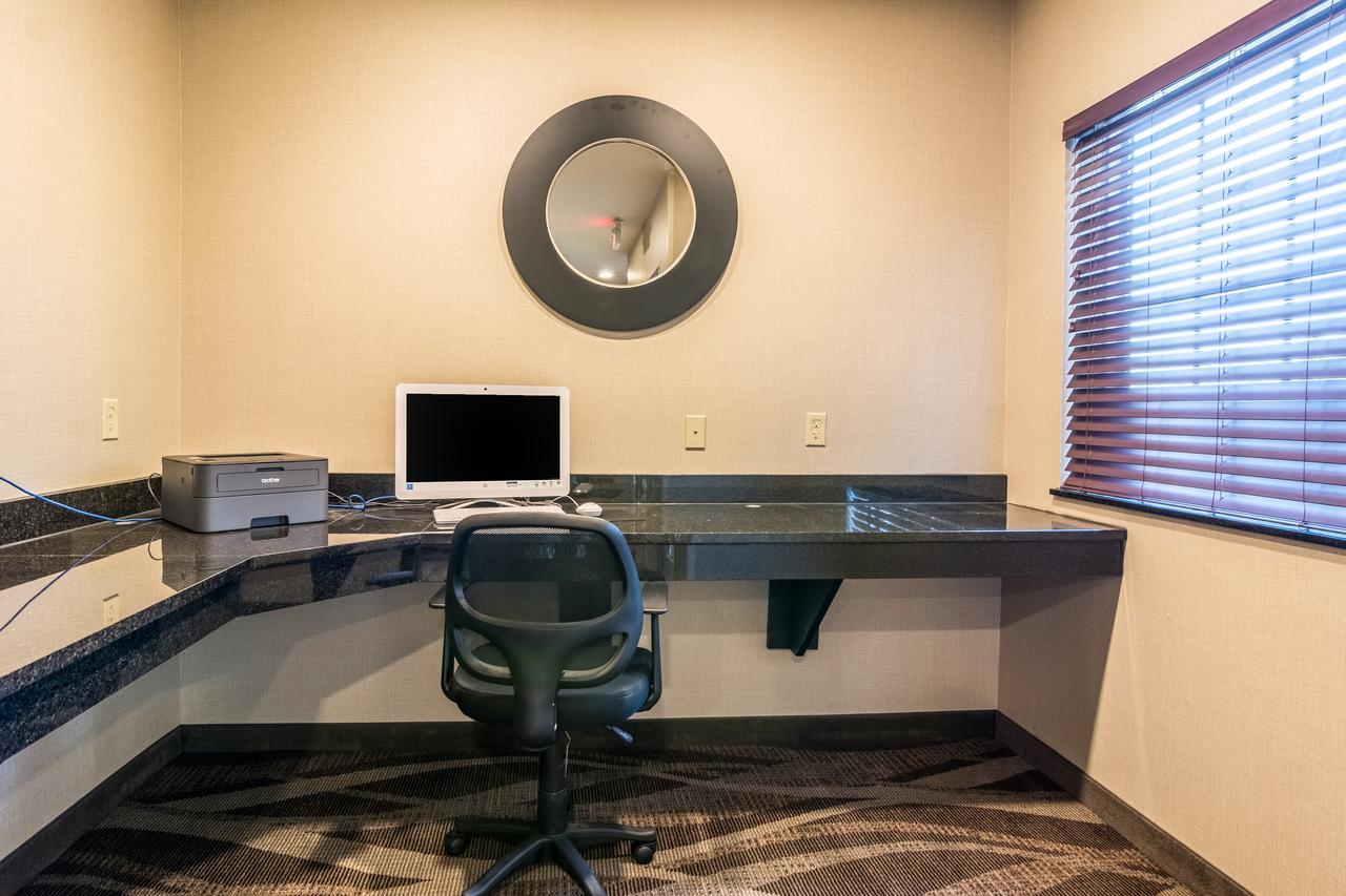 Cobblestone Hotel & Suites - Greenville ภายนอก รูปภาพ
