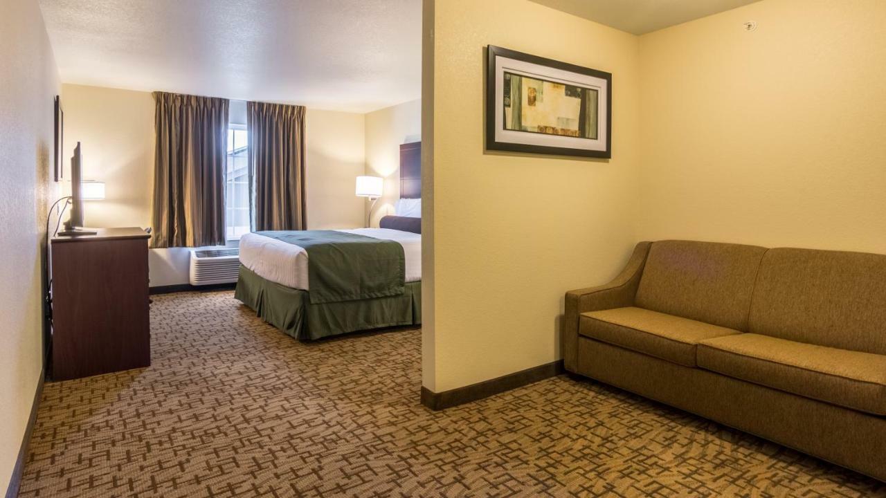 Cobblestone Hotel & Suites - Greenville ภายนอก รูปภาพ
