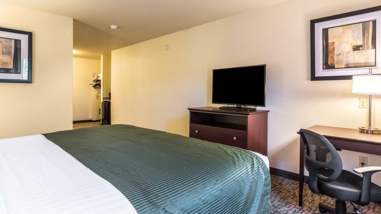 Cobblestone Hotel & Suites - Greenville ภายนอก รูปภาพ