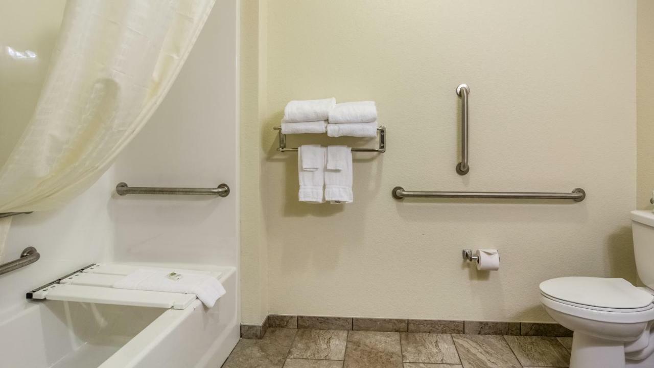 Cobblestone Hotel & Suites - Greenville ภายนอก รูปภาพ