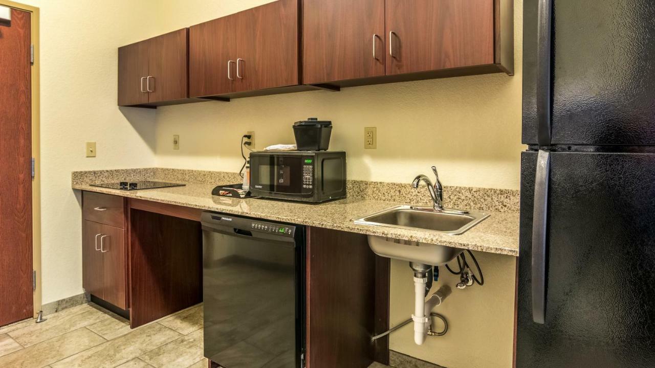 Cobblestone Hotel & Suites - Greenville ภายนอก รูปภาพ