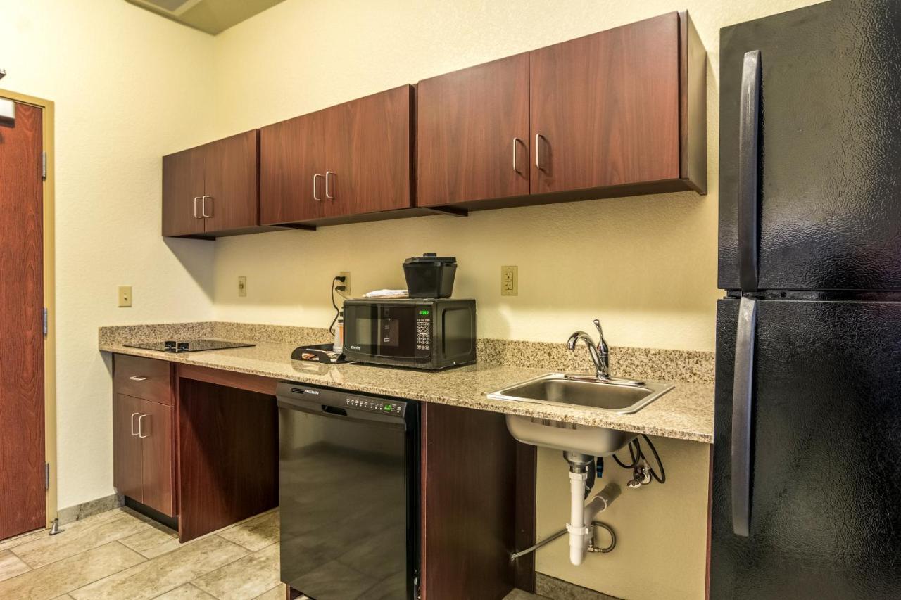 Cobblestone Hotel & Suites - Greenville ภายนอก รูปภาพ
