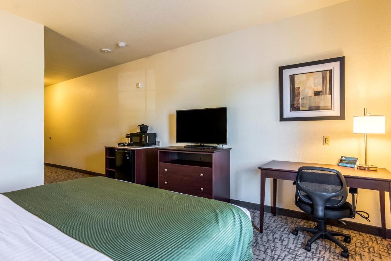 Cobblestone Hotel & Suites - Greenville ภายนอก รูปภาพ